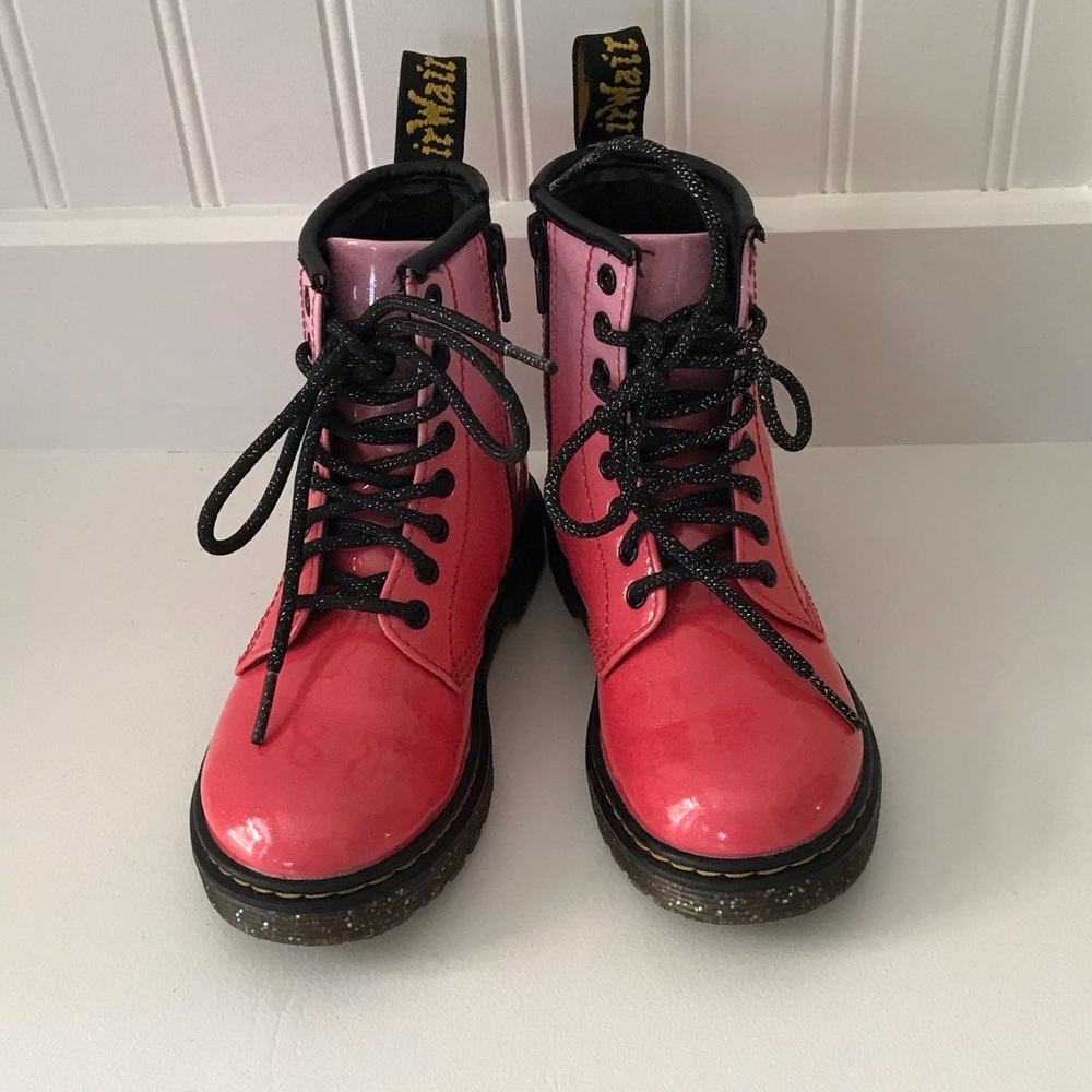 Dr. Martens Little kids Air Wair Glossy Pink and Black Boots